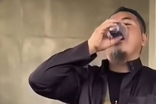 minum oli di masjid